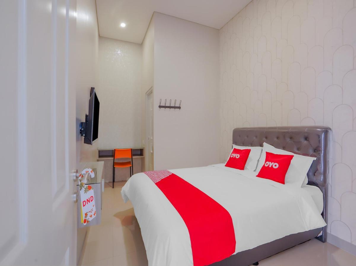Super Oyo Capital O 90336 Olive Guest House Surabaya Exterior foto